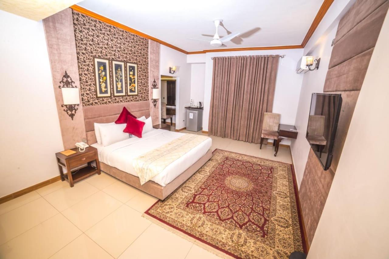 Hotel Shelton's Rezidor Peshawar Exterior foto