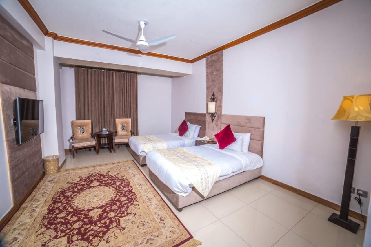 Hotel Shelton's Rezidor Peshawar Exterior foto